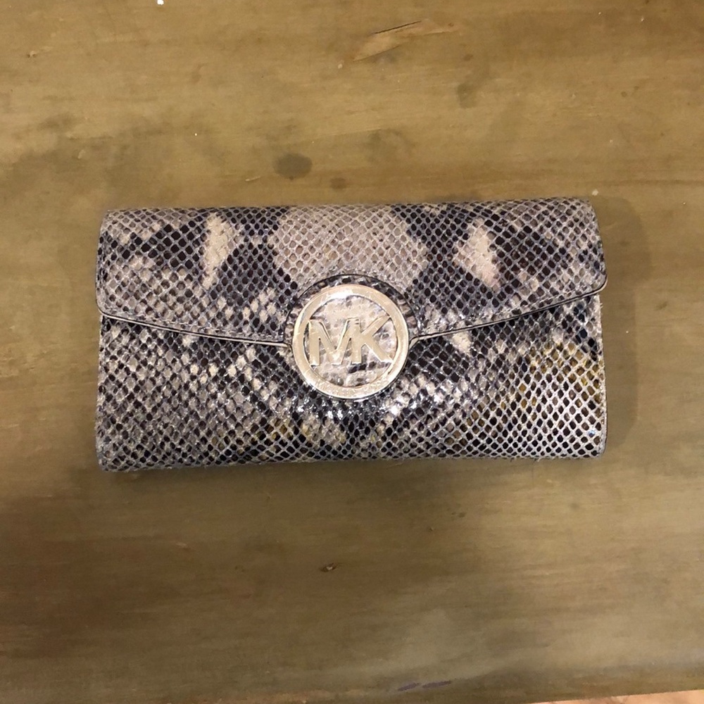 Michael Kors wallet. EUC
